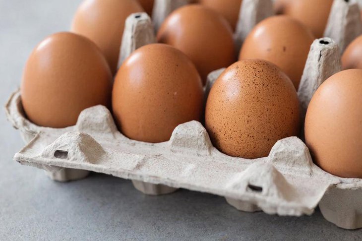 Куриные яйца. Изображение сгенерировано с помощью нейросети GigaChat