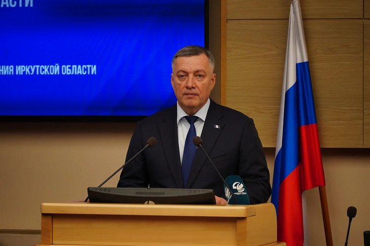 Игорь Кобзев выступает с посланием Заксобранию. Фото IRK.ru