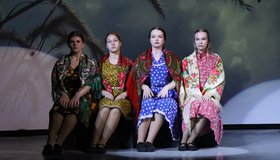 Нам дороги эти позабыть нельзя