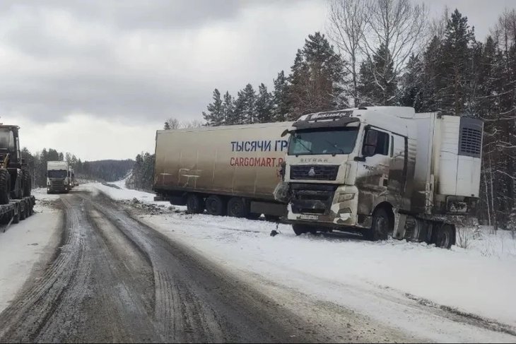 Фура. Фото пресс-службы Госавтоинспекции региона