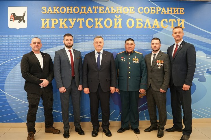 Участники программы после послания губернатора. Фото пресс-службы правительства Иркутской области