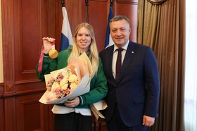 Варвара с Игорем Кобзевым. Фото пресс-службы правительства Иркутской области