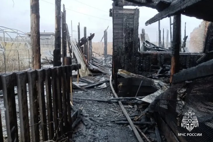 Сгоревший дом. Фото пресс-службы ГУ МЧС России по Иркутской области