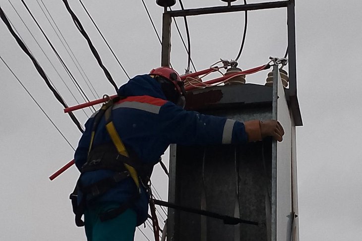 Электрик. Фото из телеграм-канала «Свет38»