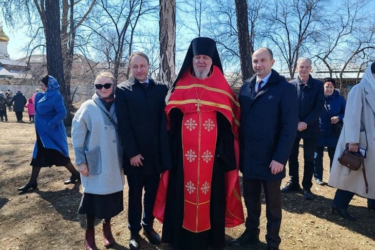 Депутат Думы Татьяна Марченко приняла участие в молебне на начало реализации проекта «Сарафанов городок». Фото пресс-службы думы Иркутска