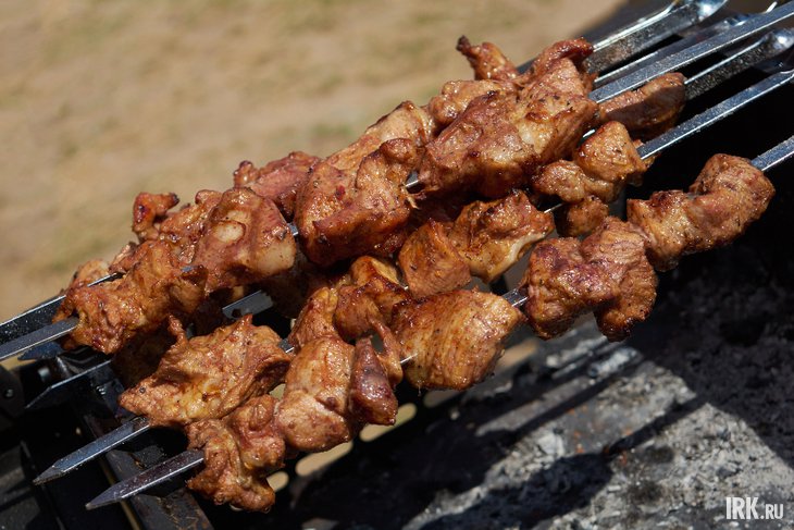 Шашлыки. Фото Маргариты Романовой, IRK.ru
