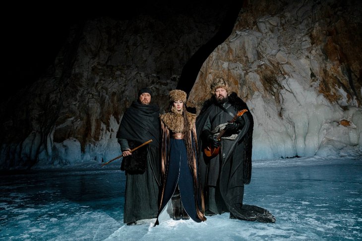 Музыканты на съемках. Фото из сообщества группы AY YOLA во «ВКонтакте»