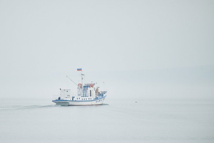 Судно на Байкале. Фото Маргариты Романовой, IRK.ru