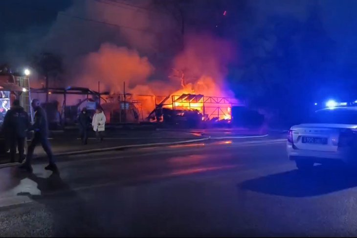 Пожар. Скриншот из видео сообщества «Живой Ангарск» в социальной сети «ВКонтакте»