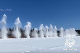 Взрывы на реке. Скриншот видео ГУ МЧС России по Иркутской области
