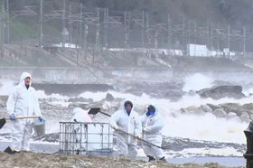 Ликвидация последствий разлива нефтепродуктов. Фото оперштаба Краснодарского края