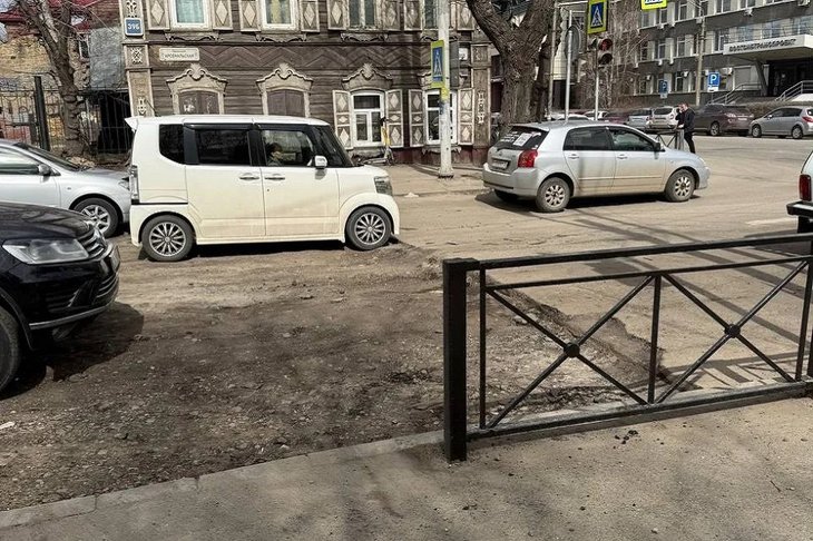 Проблемный участок дороги на Дзержинского. Фото Полины Калиниченко