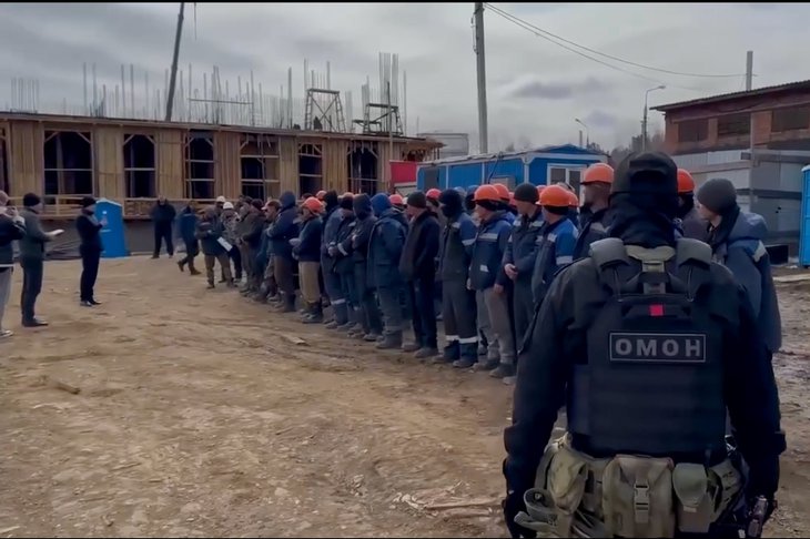 Проверка мигрантов. Скриншот из видео пресс-службы ГУ МВД России по Иркутской области