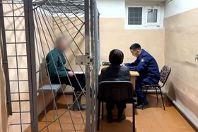 Разъяснение прав при предъявлении обвинения одному из фигурантов. Скриншот видео пресс-службы СУ СКР по Республике Бурятия