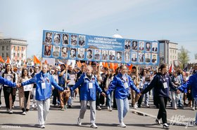 Волонтеры на празднике. Фото пресс-службы правительства Иркутской области