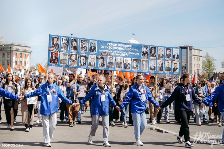 Волонтеры на празднике. Фото пресс-службы правительства Иркутской области