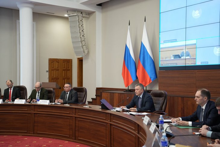 Заседание. Фото пресс-службы правительства Иркутской области