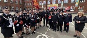 Ученики школы № 45 в Иркутске провели парад и представление ко Дню Победы