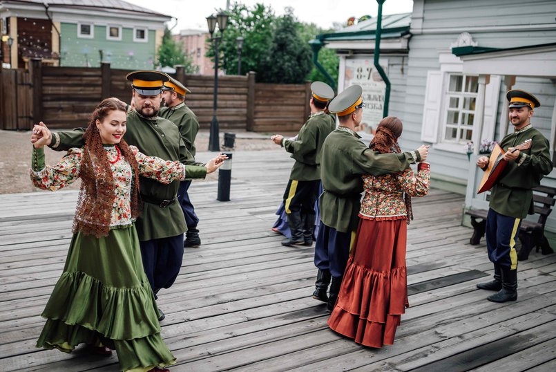Танцы в Ремесленное подворье. Фото: Иркутский областной Дом народного творчества