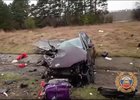 Разбитый автомобиль. Скриншот из видео пресс-службы ГУ МВД России по Иркутской области