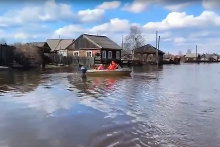 Подтопленное село. Скриншот видео пресс-службы ГУ МЧС России по Иркутской области