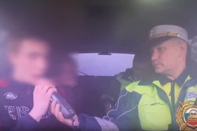 Задержание подростка. Скриншот видео пресс-службы Госавтоинспекции Иркутской области