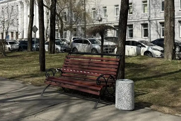 Новая урна на бульваре Гагарина. Фото пресс-службы администрации Иркутска