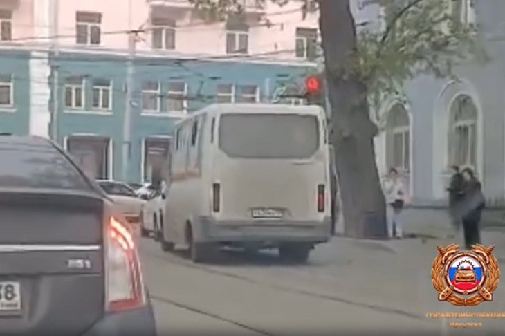 Нарушение ПДД. Скриншот видео Госавтоинспекции Иркутска