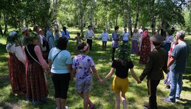 Празднование Троицы: Фестиваль русской березы