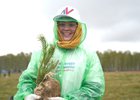 Волонтер акции. Фото Ярослава Шаравина