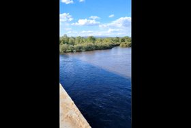 Слияние двух водных масс в Ангаре. Скриншот видео Максима Тимофеева