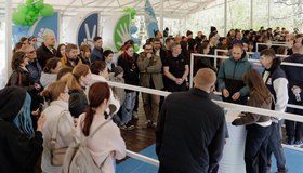 Финал чемпионата по игре «Камень, ножницы, бумага» от «Живого комплекса на Кузьмихе»