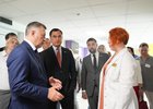 Губернатор, депутаты и зампред проверяют работу поликлиники. Фото пресс-службы правительства Иркутской области