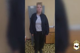Задержанная женщина. Скриншот из видео пресс-службы ГУ МВД России по Иркутской области