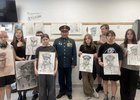 Юные художники и Герой России. Фото пресс-службы депутата Госдумы Марии Васильковой