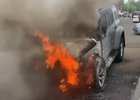 Горящий автомобиль. Скриншот видео ГУ МЧС России по Иркутской области
