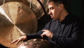 Звёздная ночь музыки: Максим Азизов с ханга и гонги