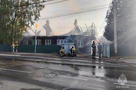 Тушение пожара. Фото пресс-службы ГУ МЧС России по Иркутской области