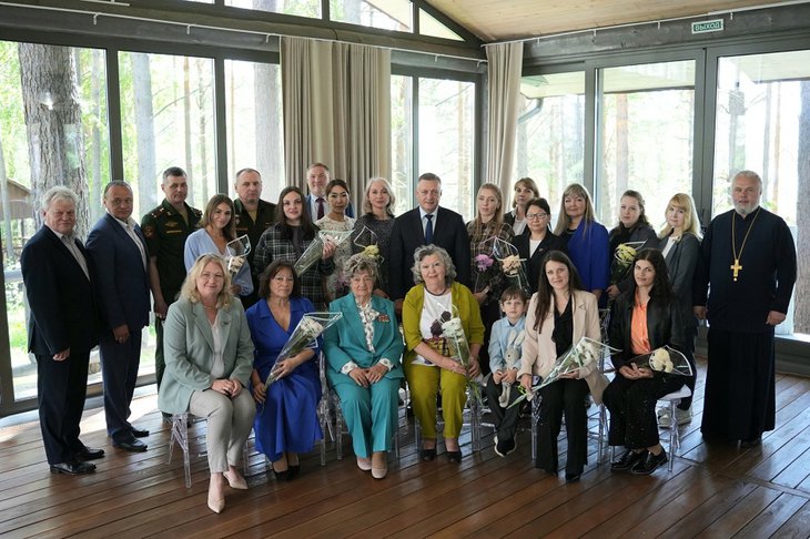 Встреча губернатора со вдовами бойцов СВО. Фото пресс-службы правительства Иркутской области