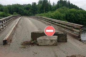 Перекрытый мост. Фото Дорожной службы Иркутской области