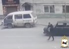 Подозреваемый в угоне машины. Скриншот видео ГУ МВД России по Иркутской области
