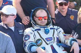 Сергей Микаев после приземления. Скриншот видео Роскосмоса