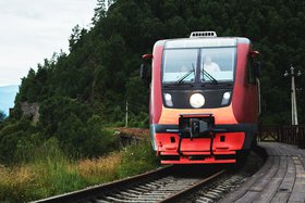 Электричка на КБЖД. Фото Маргариты Романовой, IRK.ru
