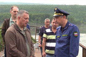 Губернатор и прокурор Иркутской области в Бодайбо. Фото пресс-службы правительства Иркутской области