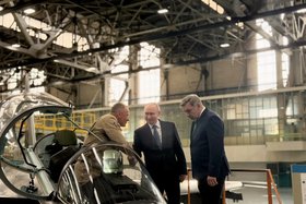 Владимир Путин на Иркутском авиазаводе. Фото пресс-службы ПАО «ОАК»