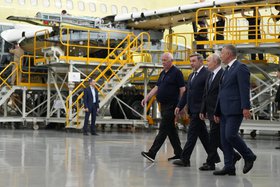 Владимир Путин на Иркутском авиазаводе. Фото пресс-службы правительства Иркутской области