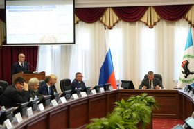 Заседание. Фото пресс-службы правительства Иркутской области