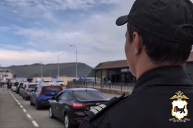 Переправа. Скриншот видео пресс-службы ГУ МВД России по Иркутской области
