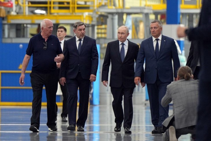 Владимир Путин на Иркутском авиазаводе. Фото пресс-службы правительства Иркутской области