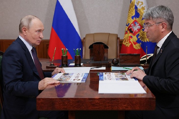 Встреча Владимира Путина с Алексеем Цыденовым. Фото с сайта Кремля